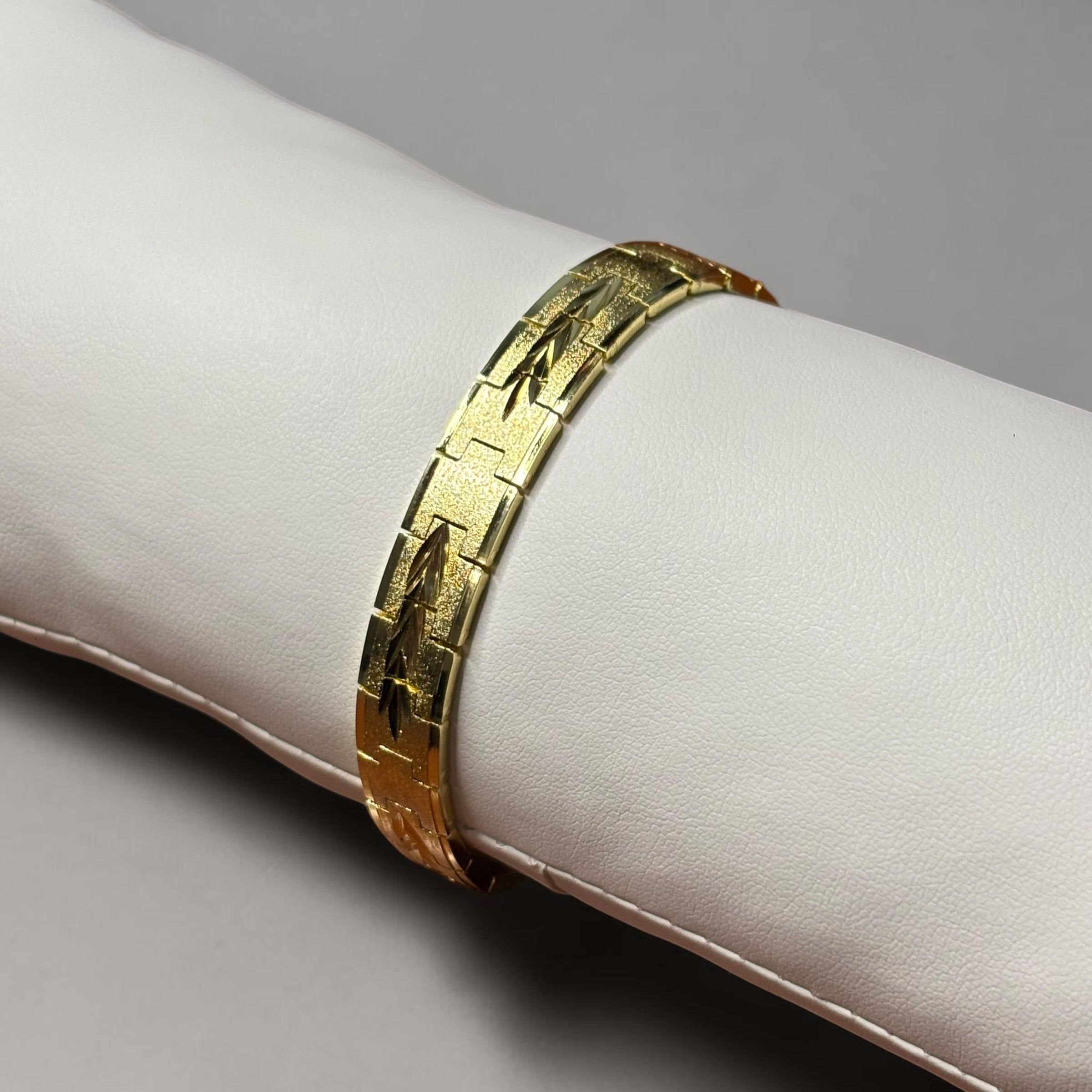 Brazalete SIGNATURE para Hombre en Oro Laminado 18K ✨
