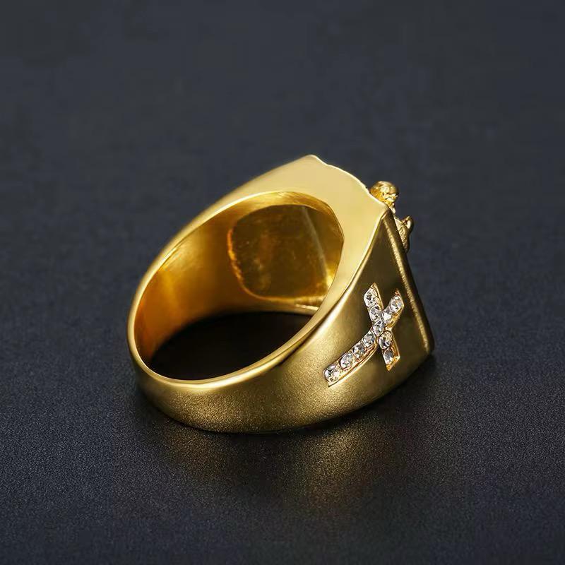 Anillo Jesús en La Cruz en Oro Laminado 18K