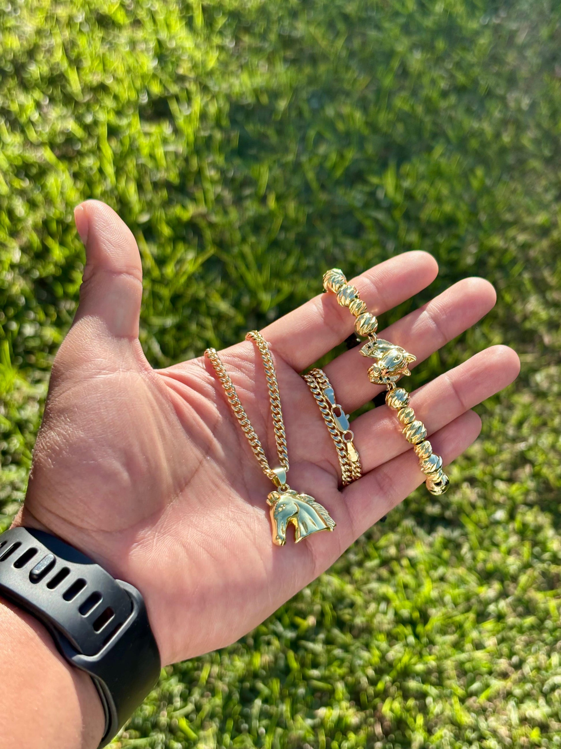 Combo Cadena Cubana + Dije Caballo + Pulsera GRATIS en Oro Laminado 18K